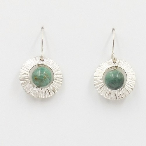 Click to view detail for DKC-1174 Earrings, Green Beads in Circles $76